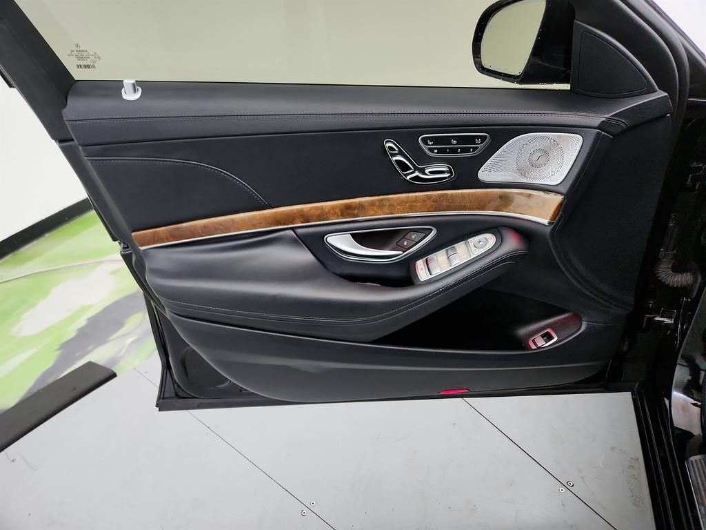 2015 Mercedes-Benz S Class - $17,750