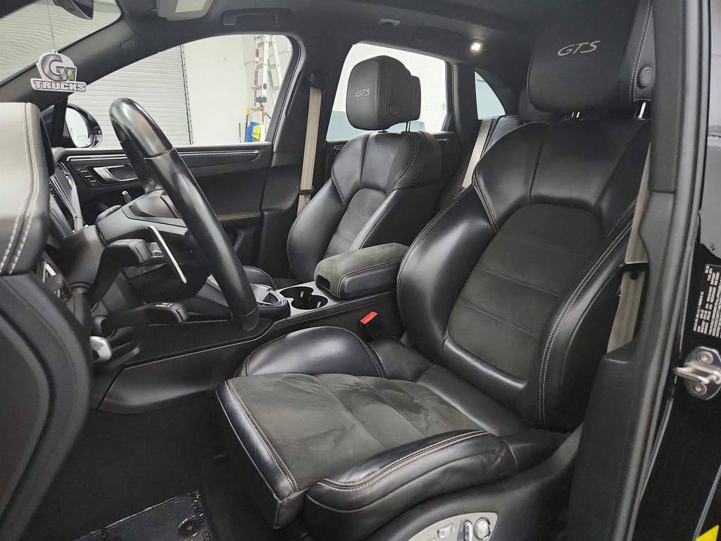 2022 Porsche Macan - $46,650