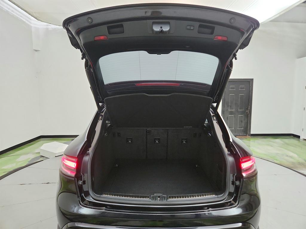 2022 Porsche Macan - $46,650