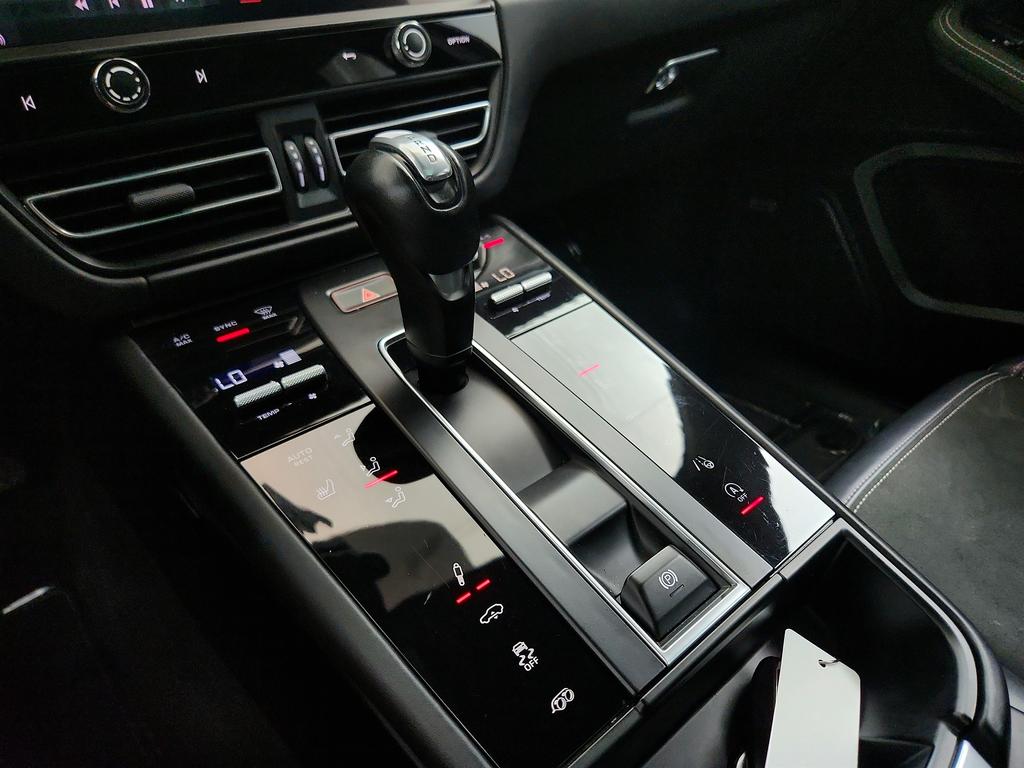 2022 Porsche Macan - $46,650