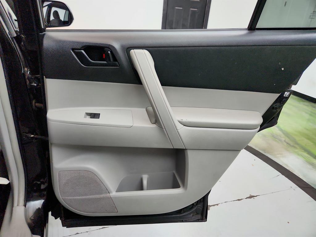 2013 Toyota Highlander - $5,995