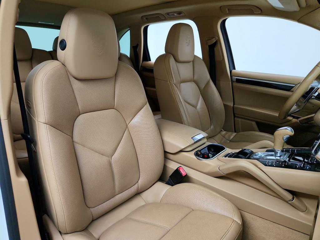 2017 Porsche Cayenne - $15,250