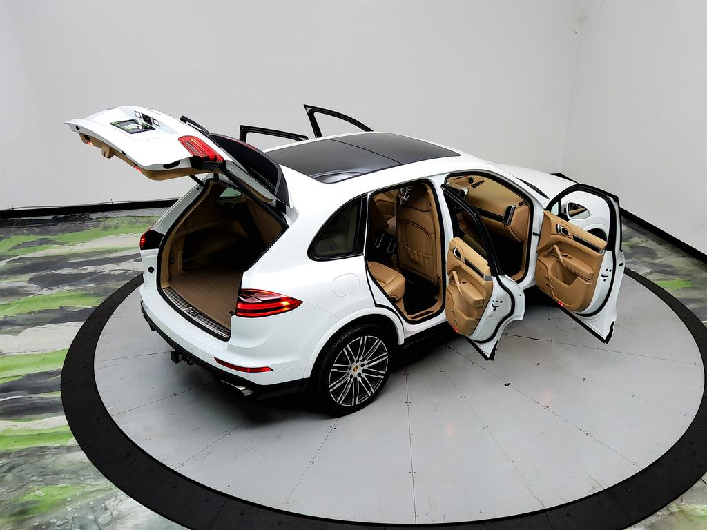 2017 Porsche Cayenne - $15,250