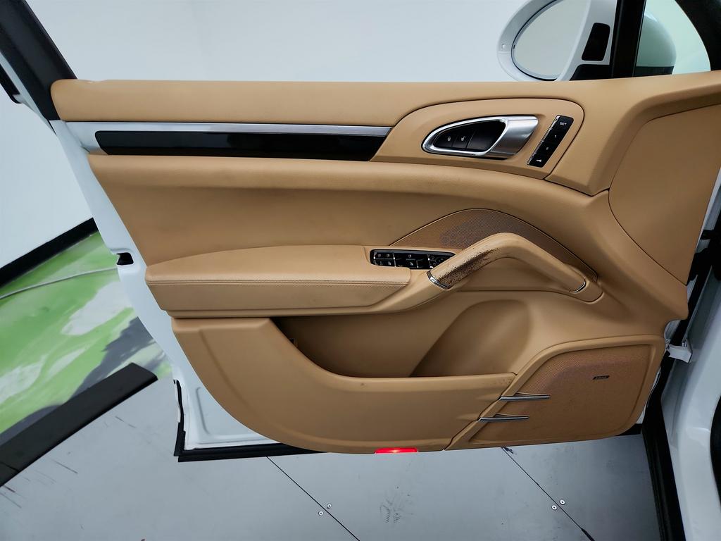 2017 Porsche Cayenne - $15,250