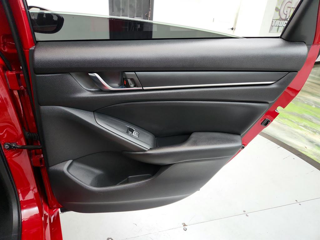2018 Honda Accord - $14,995