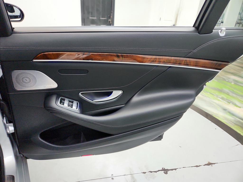 2014 Mercedes-Benz S-class - $17,450