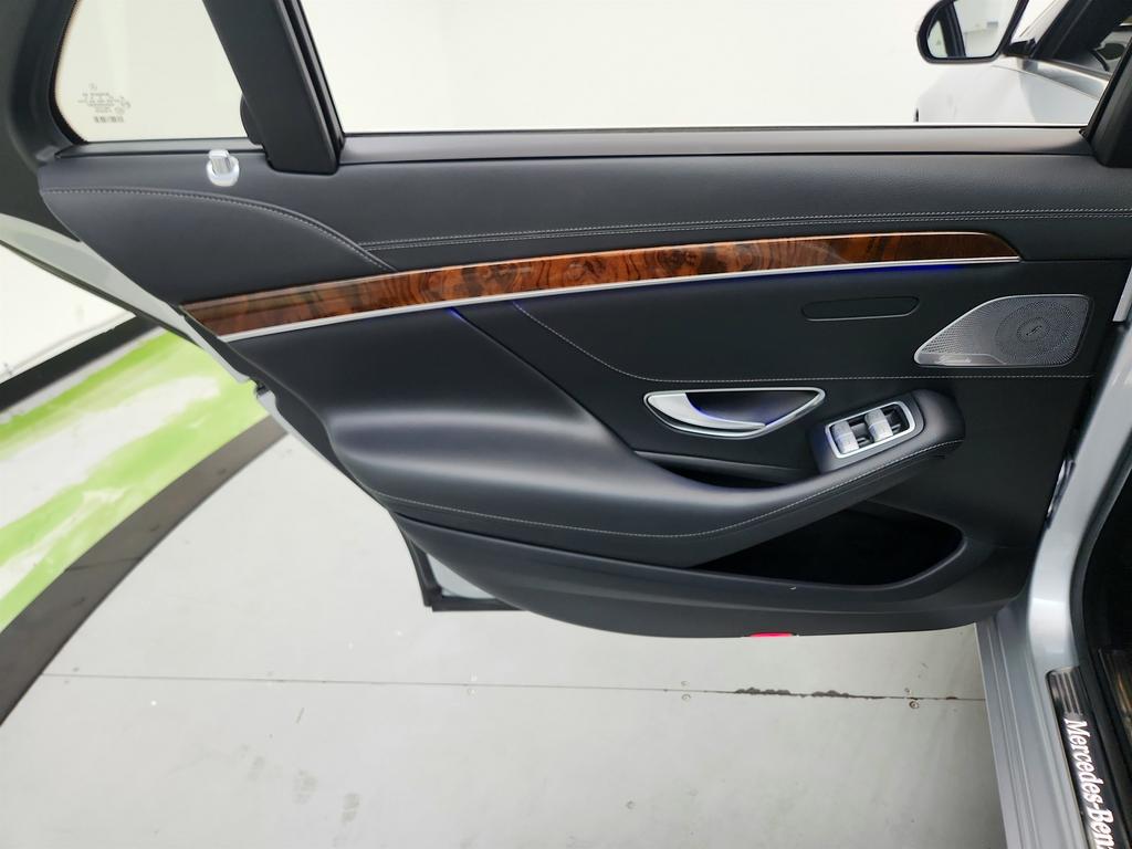 2014 Mercedes-Benz S-class - $17,450
