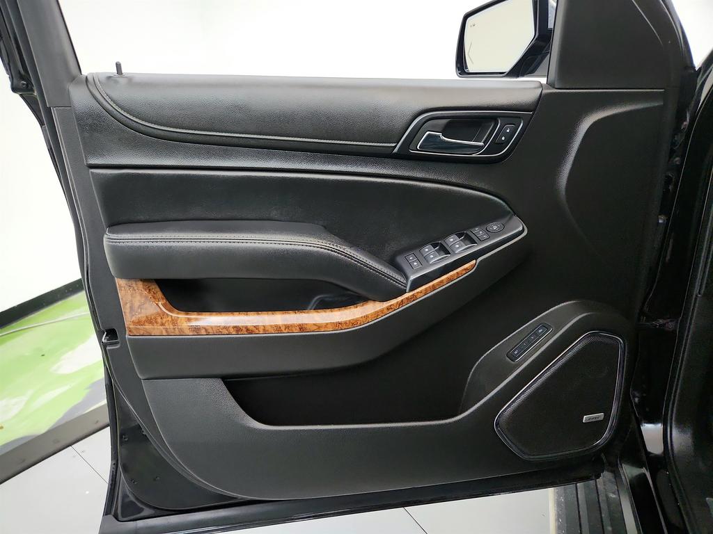 2015 Chevrolet Suburban - $14,795
