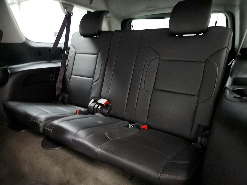 2015 Chevrolet Suburban - $14,795