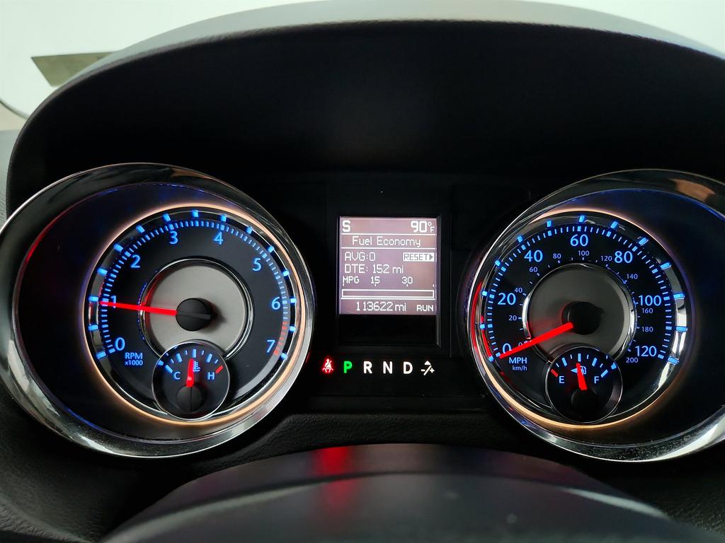2014 Chrysler Town And Country - $6,750