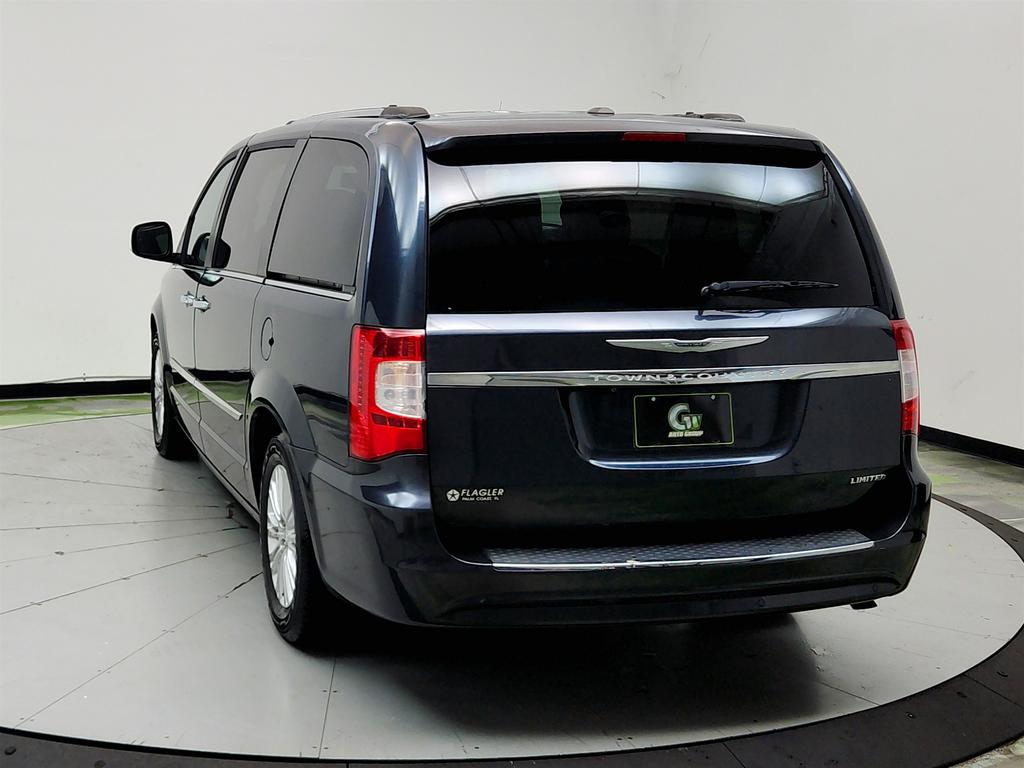 2014 Chrysler Town And Country - $6,750