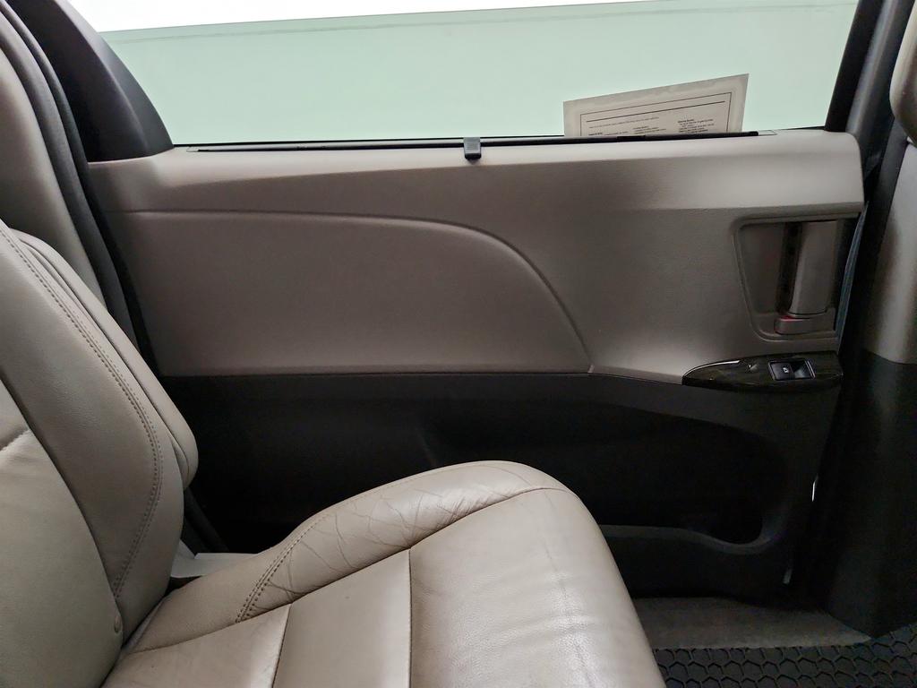 2019 Toyota Sienna - $15,945