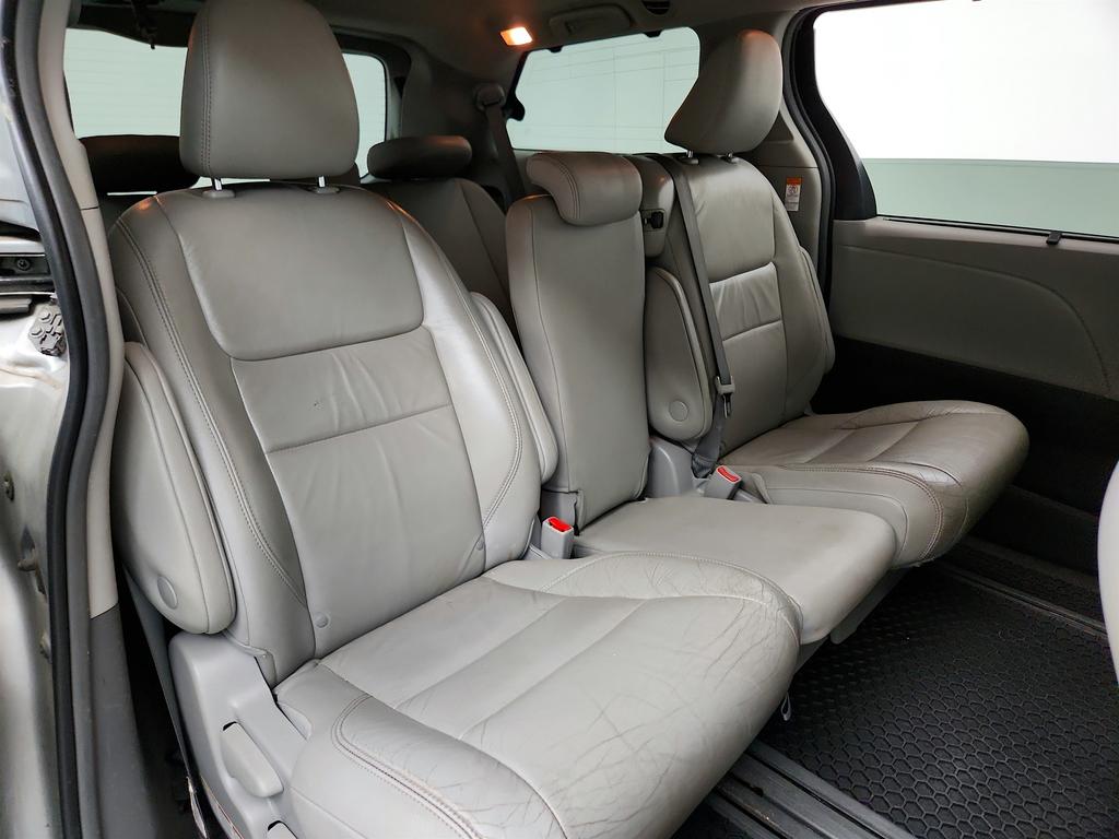 2019 Toyota Sienna - $15,945