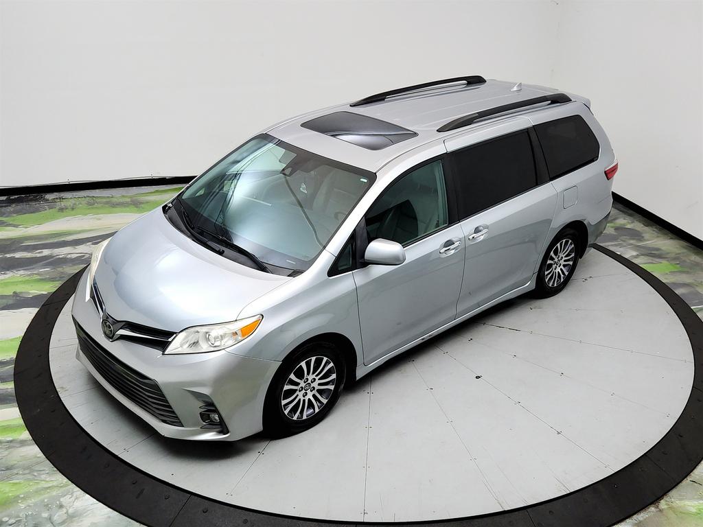 2019 Toyota Sienna - $15,945