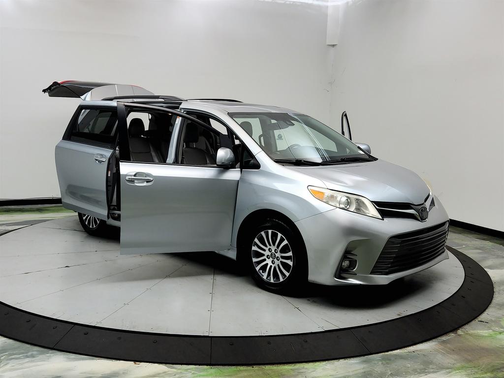 2019 Toyota Sienna - $15,945