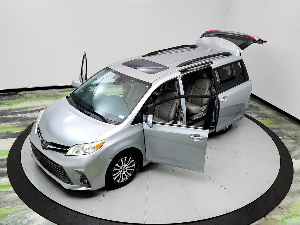 2019 Toyota Sienna - $15,945