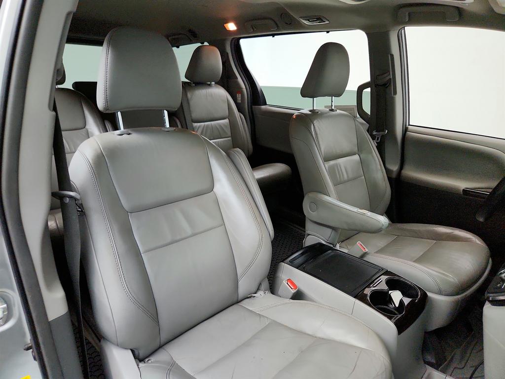2019 Toyota Sienna - $15,945
