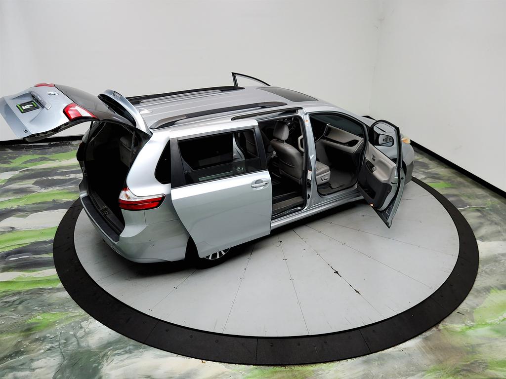 2019 Toyota Sienna - $15,945