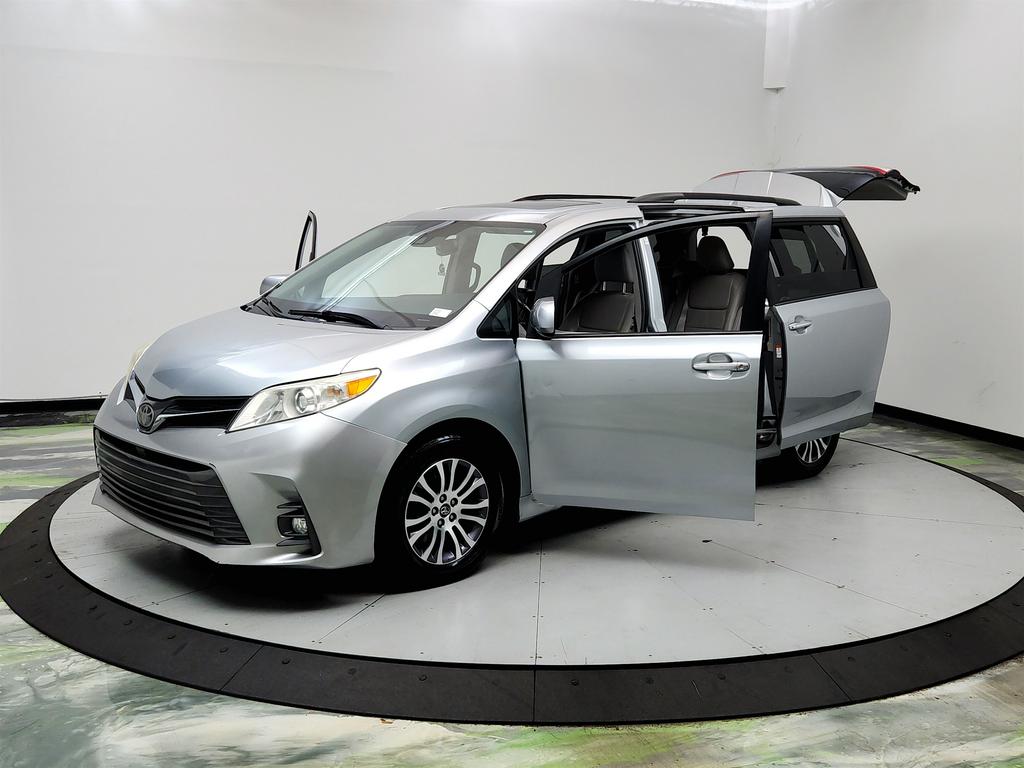 2019 Toyota Sienna - $15,945
