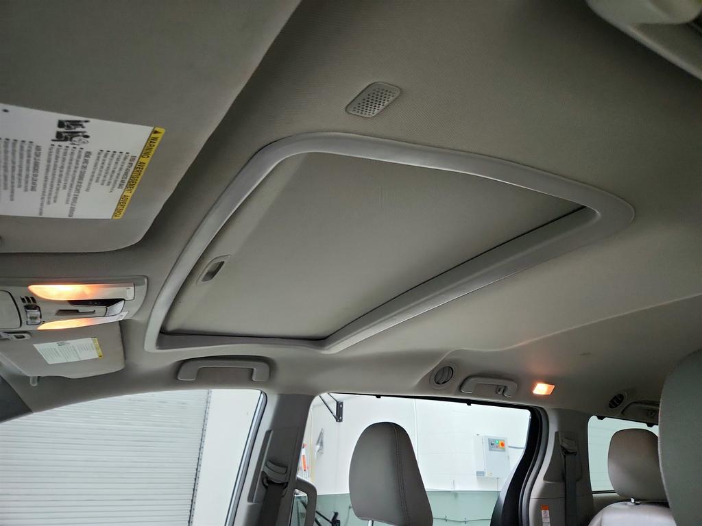 2019 Toyota Sienna - $15,945