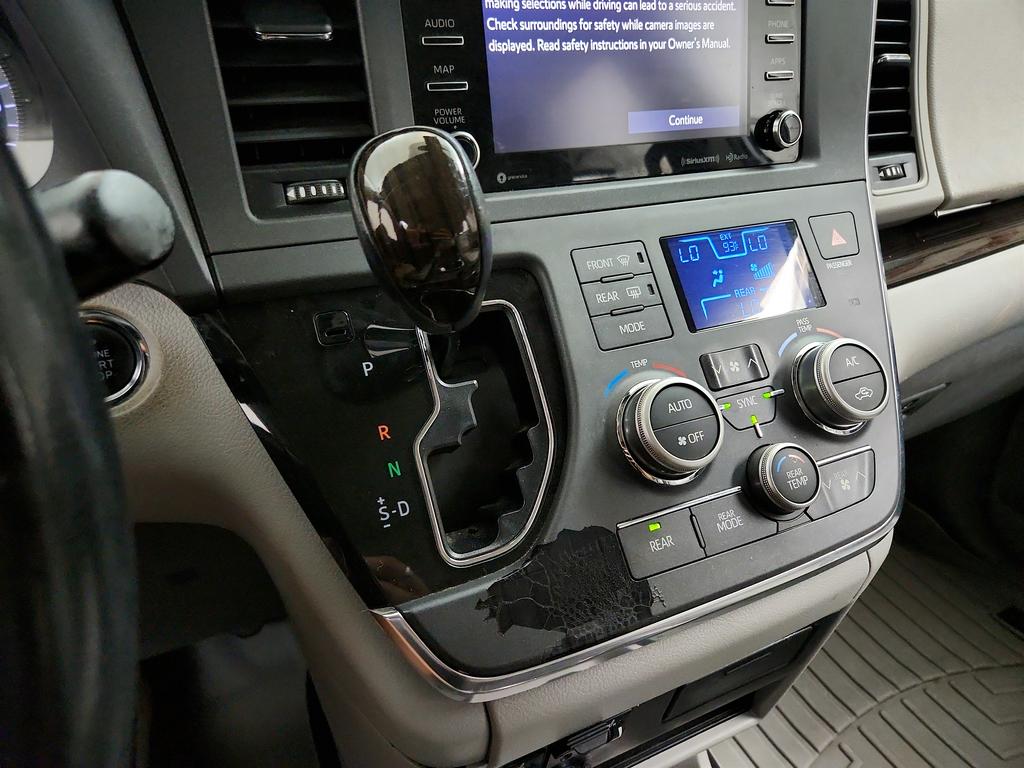 2019 Toyota Sienna - $15,945