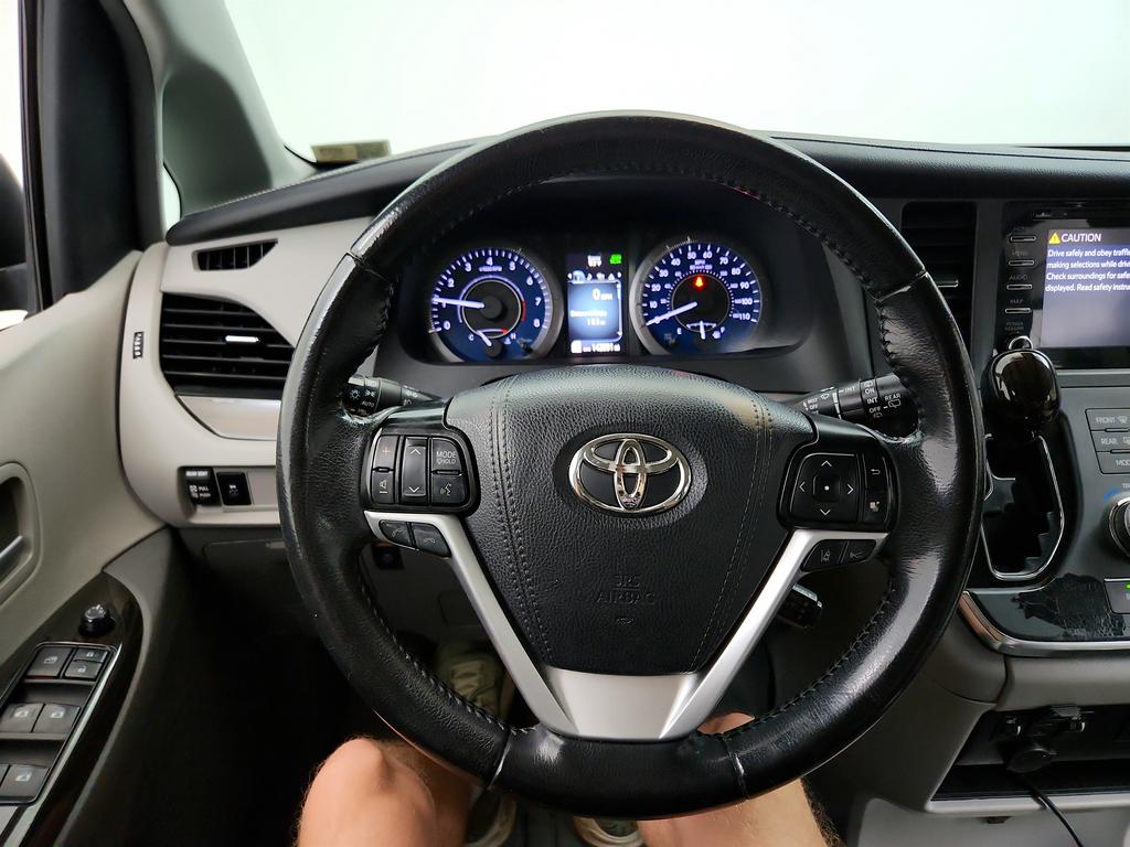 2019 Toyota Sienna - $15,945