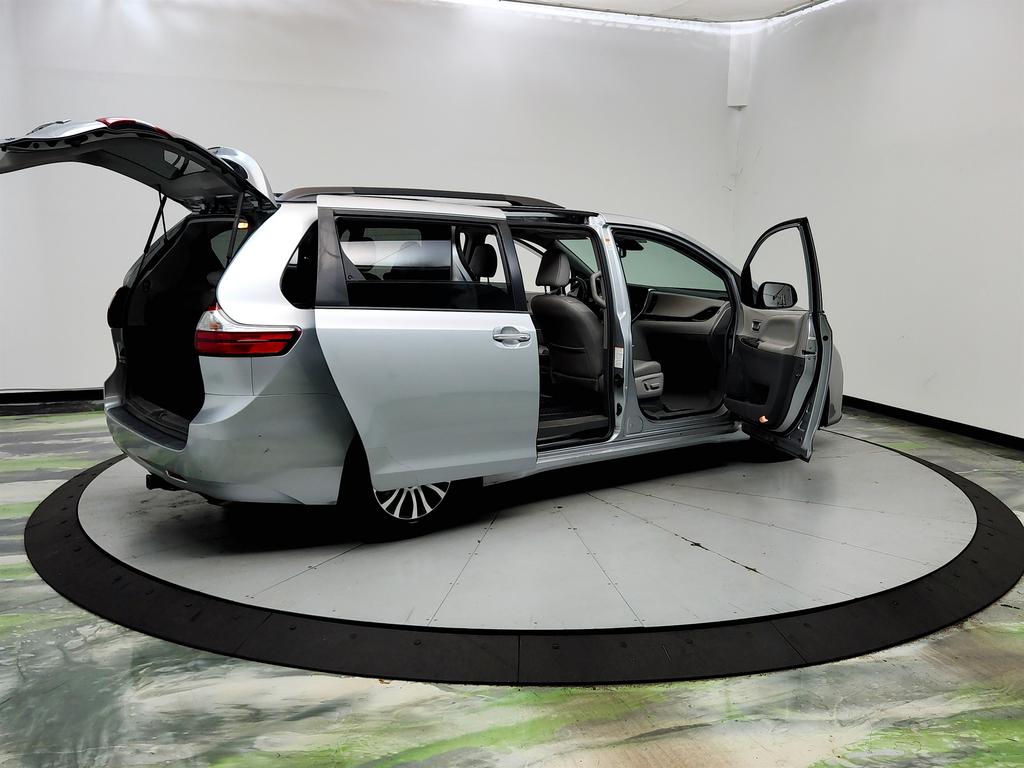 2019 Toyota Sienna - $15,945