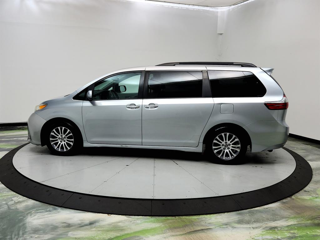 2019 Toyota Sienna - $15,945