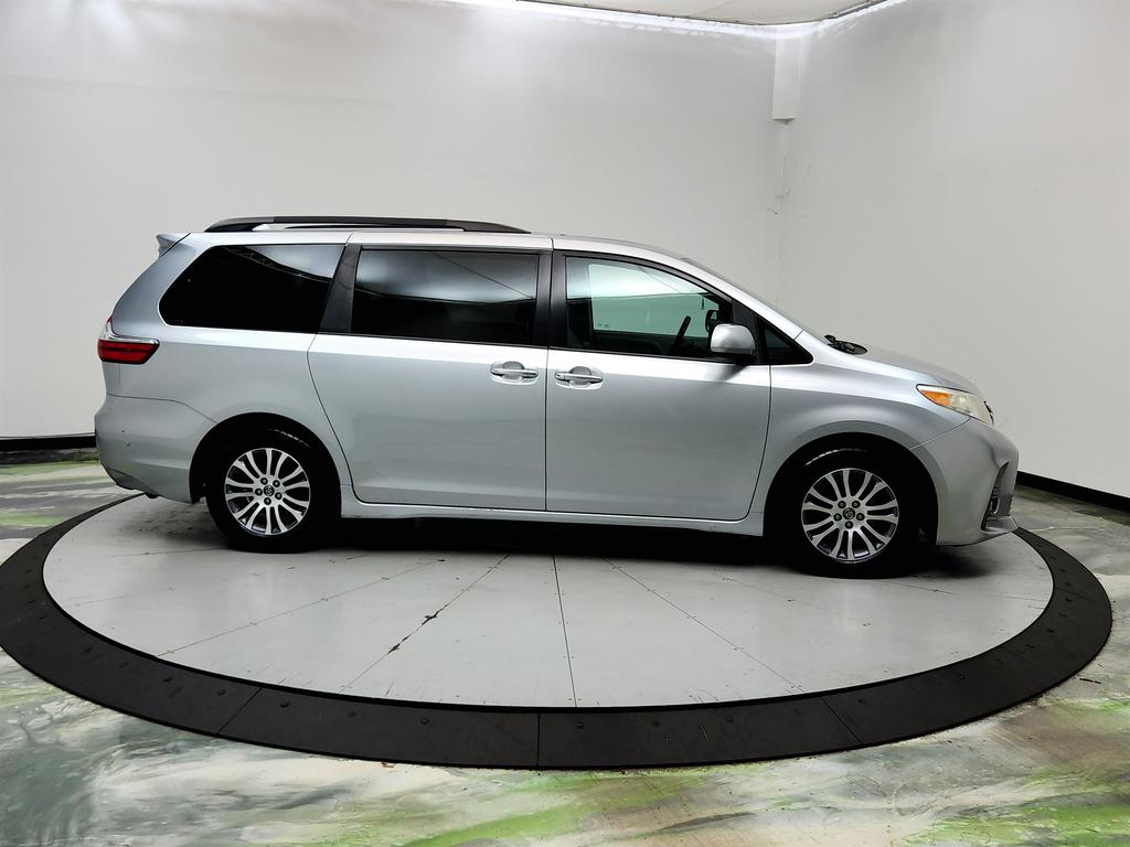 2019 Toyota Sienna - $15,945