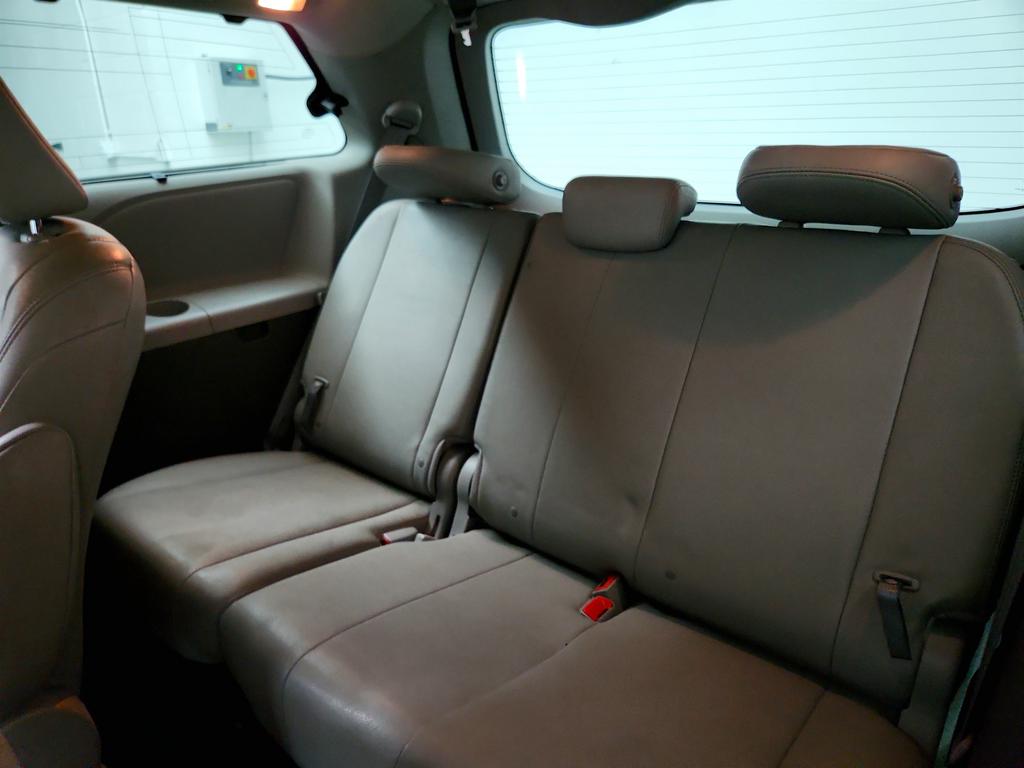 2019 Toyota Sienna - $15,945
