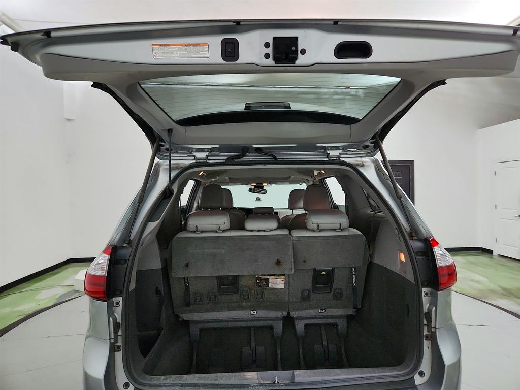 2019 Toyota Sienna - $15,945
