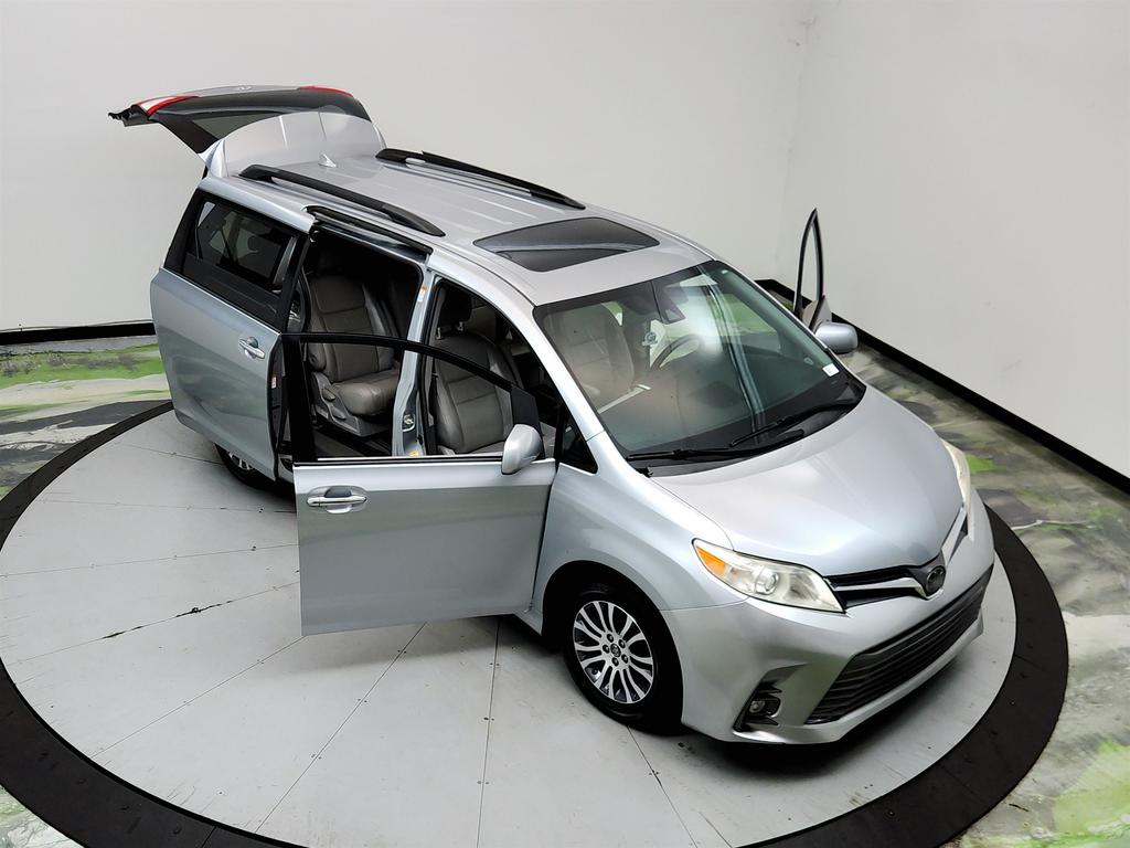 2019 Toyota Sienna - $15,945