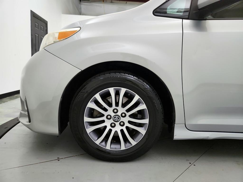 2019 Toyota Sienna - $15,945