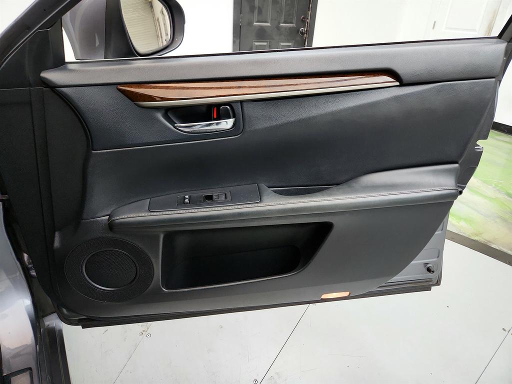 2014 Lexus ES - $9,450