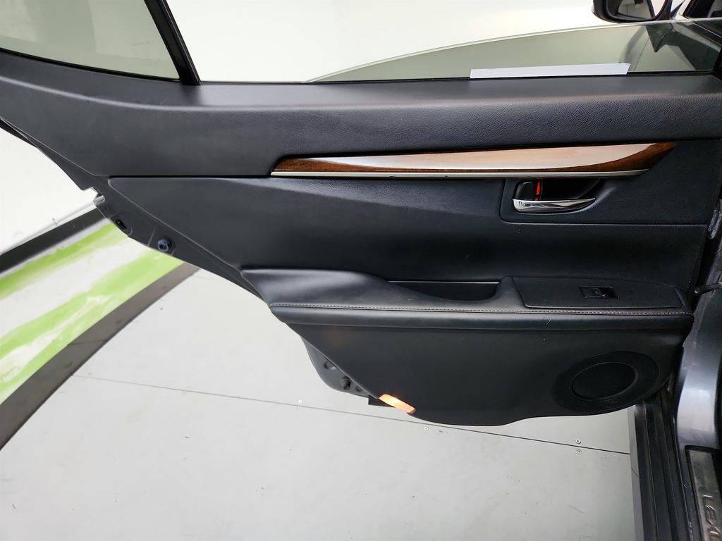 2014 Lexus ES - $9,450