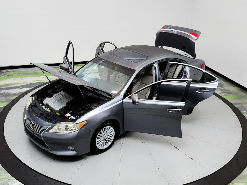 2014 Lexus ES - $9,450