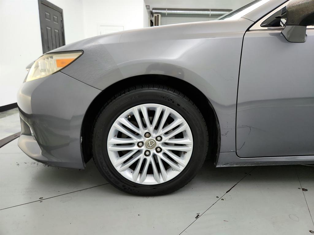 2014 Lexus ES - $9,450