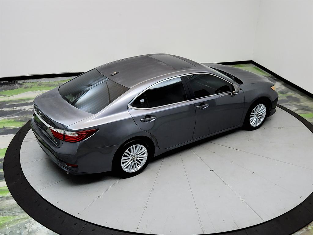 2014 Lexus ES - $9,450
