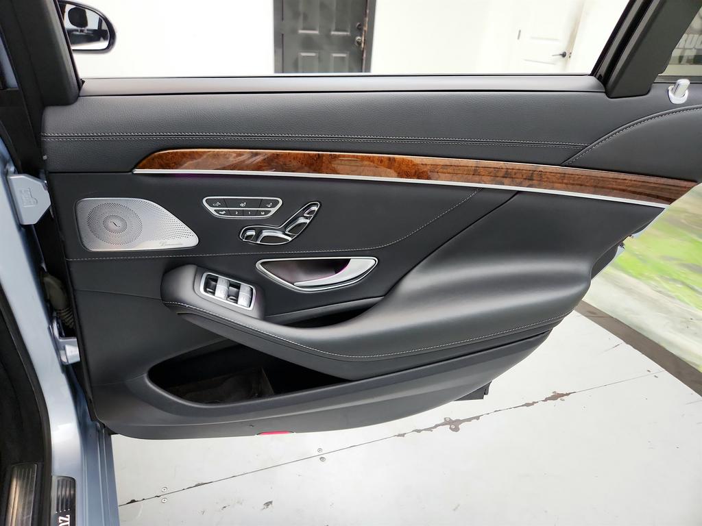 2014 Mercedes-Benz S-class - $17,750
