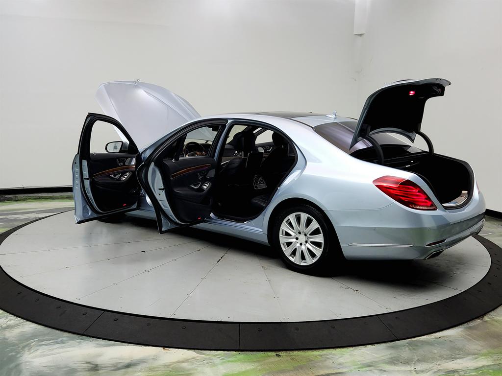 2014 Mercedes-Benz S-class - $17,750