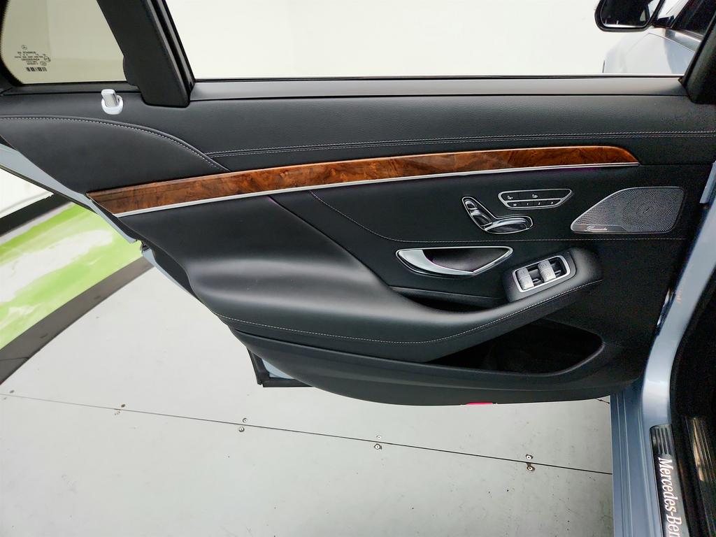 2014 Mercedes-Benz S-class - $17,750