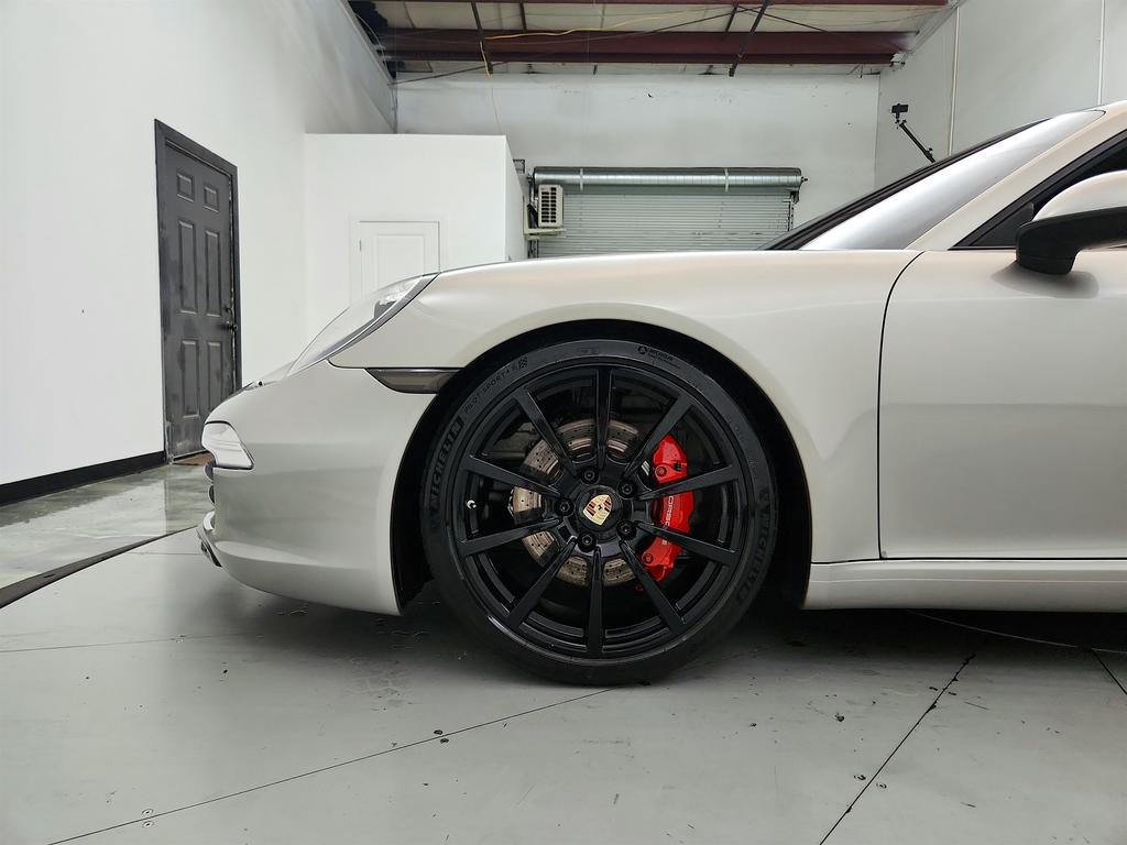 2013 Porsche 911 - $46,650