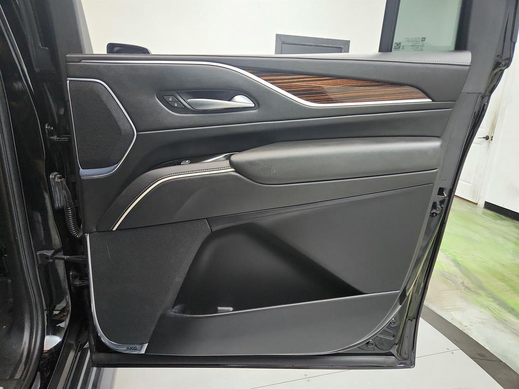 2022 Cadillac Escalade - $43,250