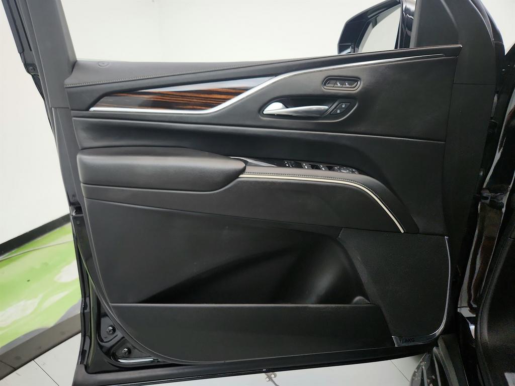 2022 Cadillac Escalade - $43,250