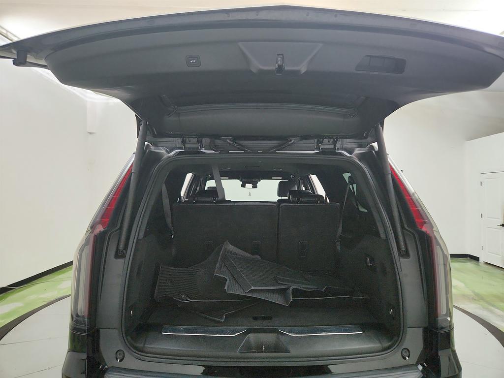 2022 Cadillac Escalade - $43,250