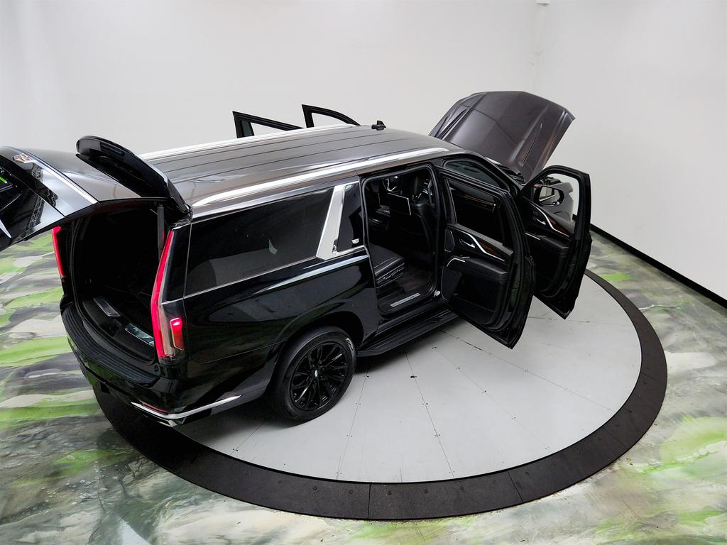 2022 Cadillac Escalade - $43,250
