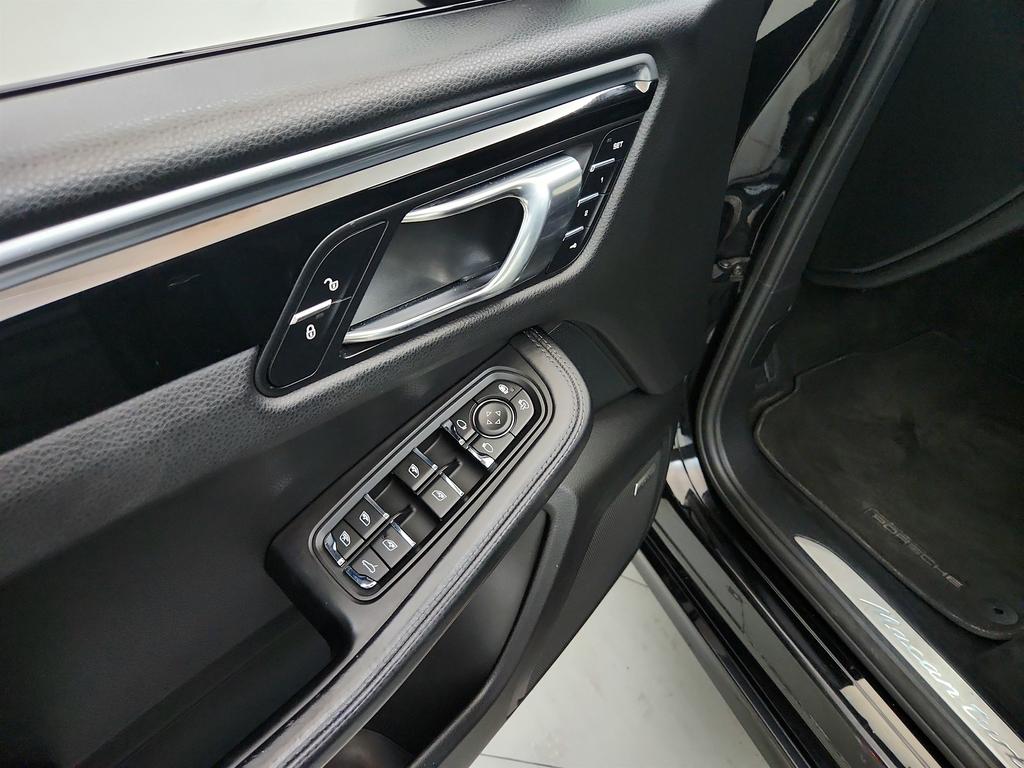2017 Porsche Macan - $18,550