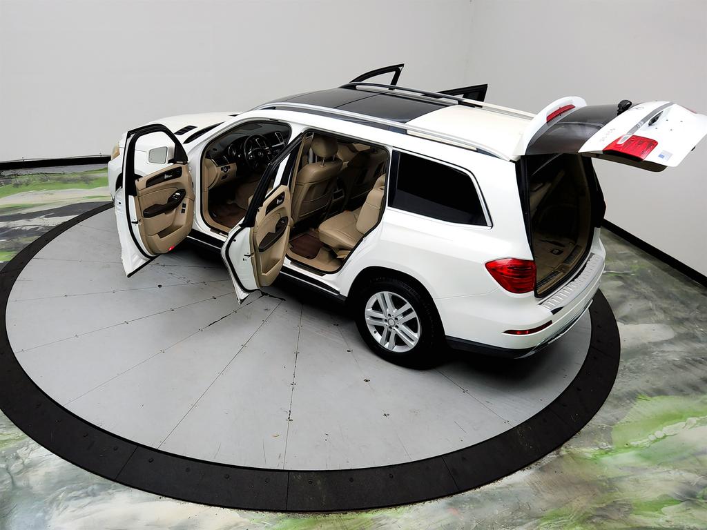 2016 Mercedes-Benz GL-Class - $10,350
