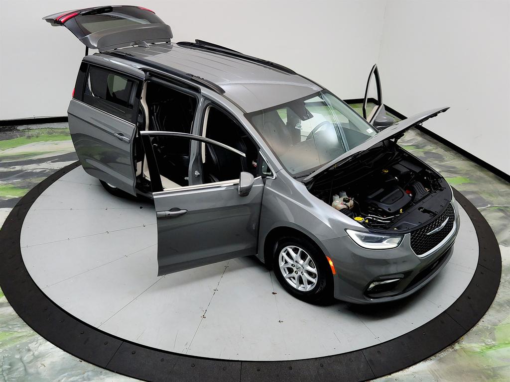 2022 Chrysler Pacifica - $15,545
