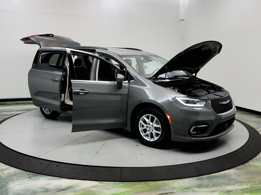 2022 Chrysler Pacifica - $15,545
